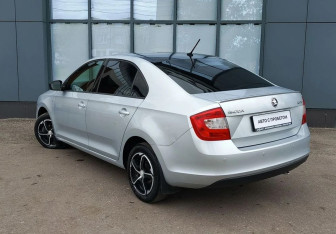Подержанный автомобиль Skoda Rapid Liftback 2016 года (8 фото)