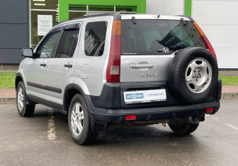 Подержанный автомобиль Honda CR-V 2002 года (7 фото)