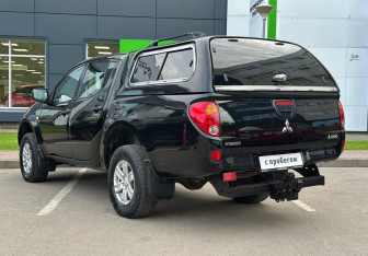 Подержанный автомобиль Mitsubishi L200 2015 года (7 фото)
