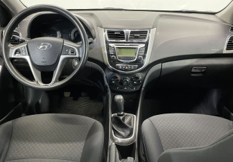 Подержанный автомобиль Hyundai Solaris Hatchback 2013 года (9 фото)