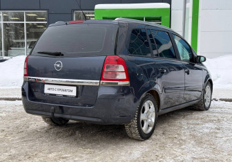 Подержанный автомобиль Opel Zafira Compactvan 2008 года (5 фото)