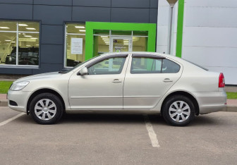 Подержанный автомобиль Skoda Octavia Liftback 2012 года (8 фото)