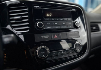 Подержанный автомобиль Mitsubishi Outlander 2017 года (15 фото)