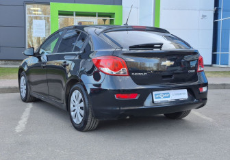 Подержанный автомобиль Chevrolet Cruze Hatchback 2013 года (8 фото)