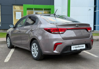 Подержанный автомобиль Kia Rio Sedan 2018 года (7 фото)