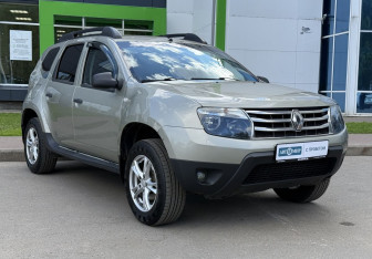 Подержанный автомобиль Renault Duster 2015 года (3 фото)