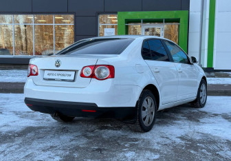 Подержанный автомобиль Volkswagen Jetta Sedan 2009 года (4 фото)