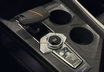 Подержанный автомобиль Changan UNI-V 2024 года (17 фото)