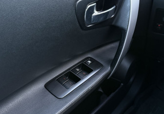 Подержанный автомобиль Nissan Qashqai 2007 года (15 фото)