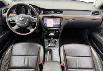Подержанный автомобиль Skoda Superb Wagon 2012 года (9 фото)