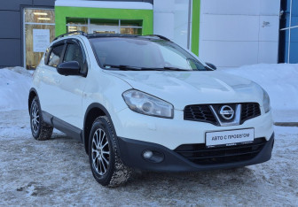 Подержанный автомобиль Nissan Qashqai 2013 года (3 фото)