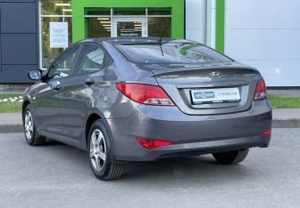 Подержанный автомобиль Hyundai Solaris Sedan 2015 года (7 фото)