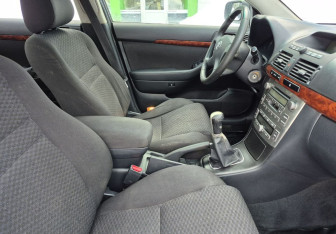 Подержанный автомобиль Toyota Avensis Wagon 2005 года (9 фото)