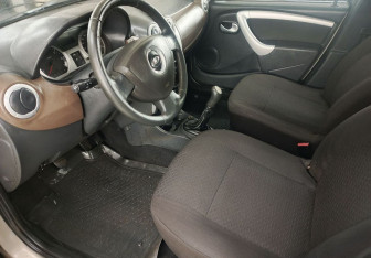 Подержанный автомобиль LADA (ВАЗ) Largus Wagon 2013 года (12 фото)