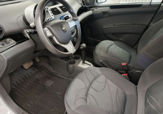 Подержанный автомобиль Chevrolet Spark 2012 года (9 фото)