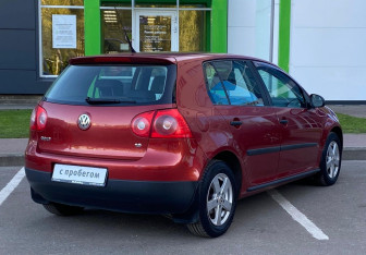Подержанный автомобиль Volkswagen Golf Hatchback 2008 года (5 фото)