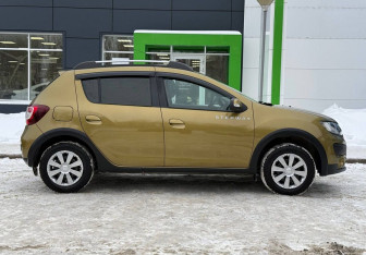 Подержанный автомобиль Renault Sandero 2018 года (4 фото)