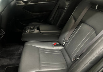 Подержанный автомобиль Genesis G80 2017 года (11 фото)