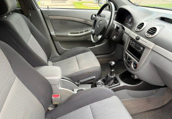 Подержанный автомобиль Chevrolet Lacetti Wagon 2012 года (10 фото)