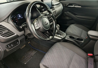 Подержанный автомобиль Kia Seltos 2021 года (9 фото)