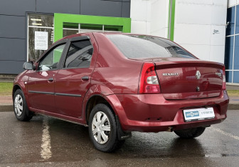 Подержанный автомобиль Renault Logan Sedan 2011 года (7 фото)