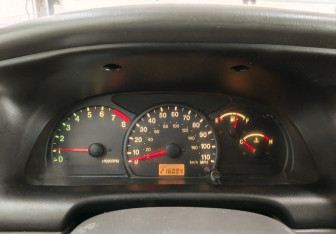 Подержанный автомобиль Chevrolet Tracker 2003 года (11 фото)