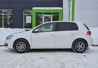 Подержанный автомобиль Volkswagen Golf Hatchback 2012 года (8 фото)