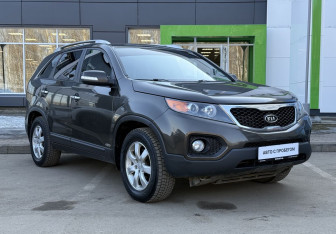 Подержанный автомобиль Kia Sorento 2009 года (3 фото)