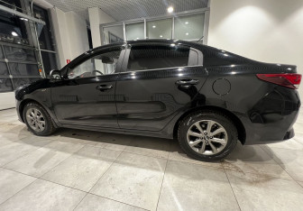 Подержанный автомобиль Kia Rio Sedan 2021 года (4 фото)