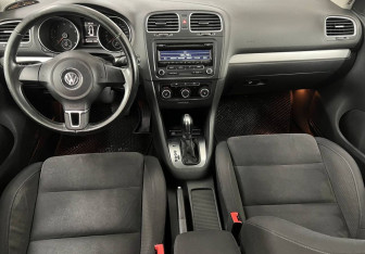 Подержанный автомобиль Volkswagen Golf Hatchback 2012 года (11 фото)