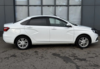 Подержанный автомобиль LADA (ВАЗ) Vesta Sedan 2018 года (7 фото)