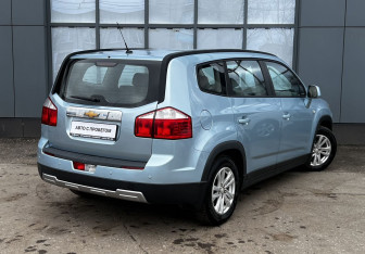 Подержанный автомобиль Chevrolet Orlando 2012 года (6 фото)