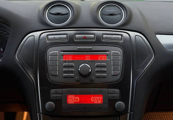 Подержанный автомобиль Ford Mondeo Liftback 2007 года (13 фото)