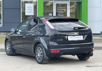 Подержанный автомобиль Ford Focus Hatchback 2011 года (7 фото)