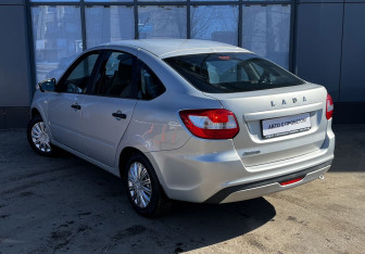 Подержанный автомобиль LADA (ВАЗ) Granta Hatchback 2018 года (8 фото)