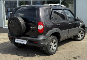 Подержанный автомобиль Chevrolet Niva 2015 года (3 фото)