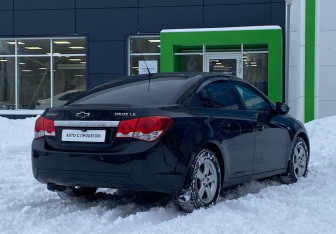 Подержанный автомобиль Chevrolet Cruze Sedan 2011 года (5 фото)