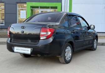 Подержанный автомобиль LADA (ВАЗ) Granta Sedan 2012 года (5 фото)