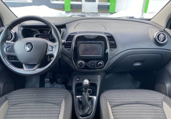 Подержанный автомобиль Renault Kaptur 2017 года (11 фото)