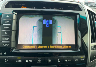 Подержанный автомобиль Toyota Land Cruiser Suv 2012 года (16 фото)