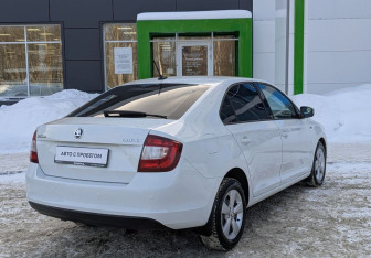 Подержанный автомобиль Skoda Rapid Liftback 2019 года (5 фото)