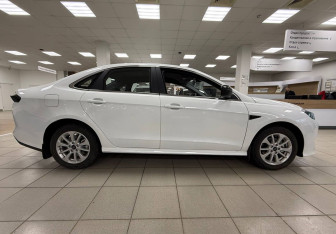 Подержанный автомобиль Kaiyi E5 2023 года (4 фото)