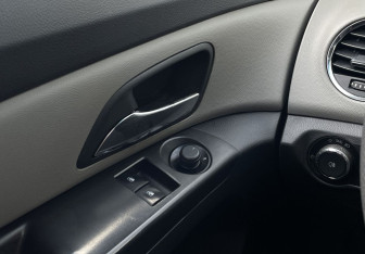 Подержанный автомобиль Chevrolet Cruze Sedan 2012 года (14 фото)