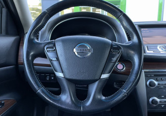 Подержанный автомобиль Nissan Teana 2010 года (13 фото)