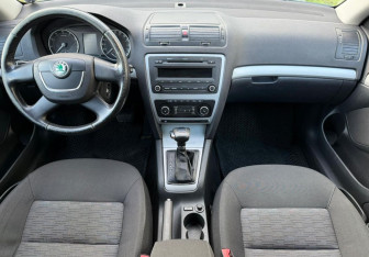 Подержанный автомобиль Skoda Octavia Liftback 2012 года (11 фото)