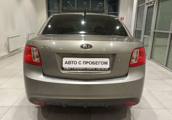 Подержанный автомобиль Kia Rio Sedan 2010 года (6 фото)