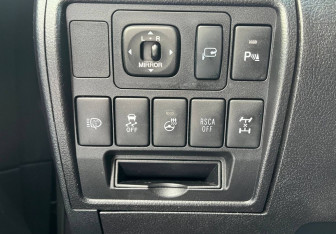 Подержанный автомобиль Toyota Land Cruiser Suv 2012 года (20 фото)