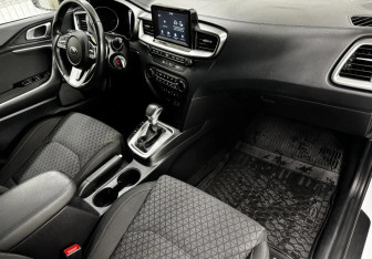 Подержанный автомобиль Kia Ceed Wagon 2019 года (11 фото)