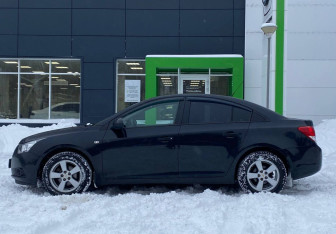 Подержанный автомобиль Chevrolet Cruze Sedan 2011 года (8 фото)