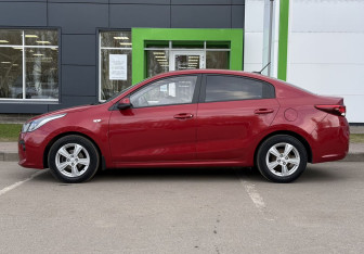 Подержанный автомобиль Kia Rio Sedan 2020 года (8 фото)